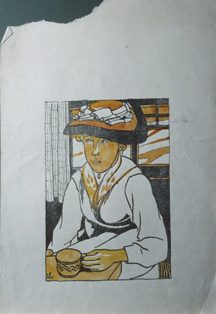 Femme assise, une tasse à la main