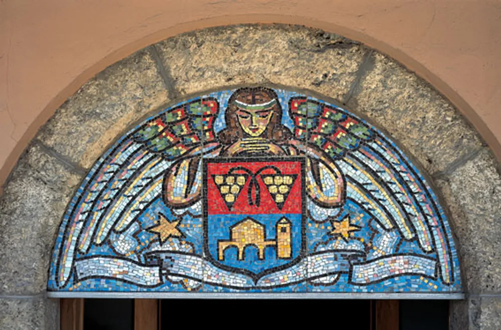 Ange et armoiries de la commune de Fully